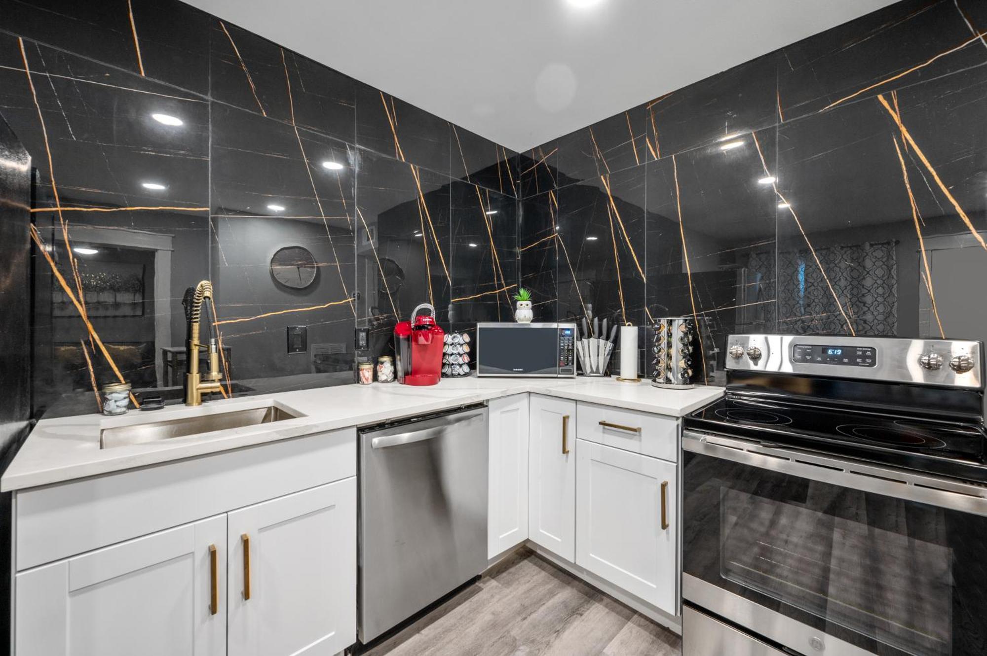 Warm Heights 2Br With Pool & Free Parking Apartment Хюстън Екстериор снимка