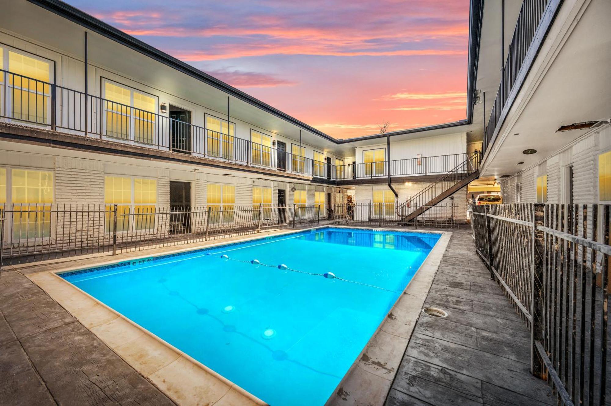 Warm Heights 2Br With Pool & Free Parking Apartment Хюстън Екстериор снимка